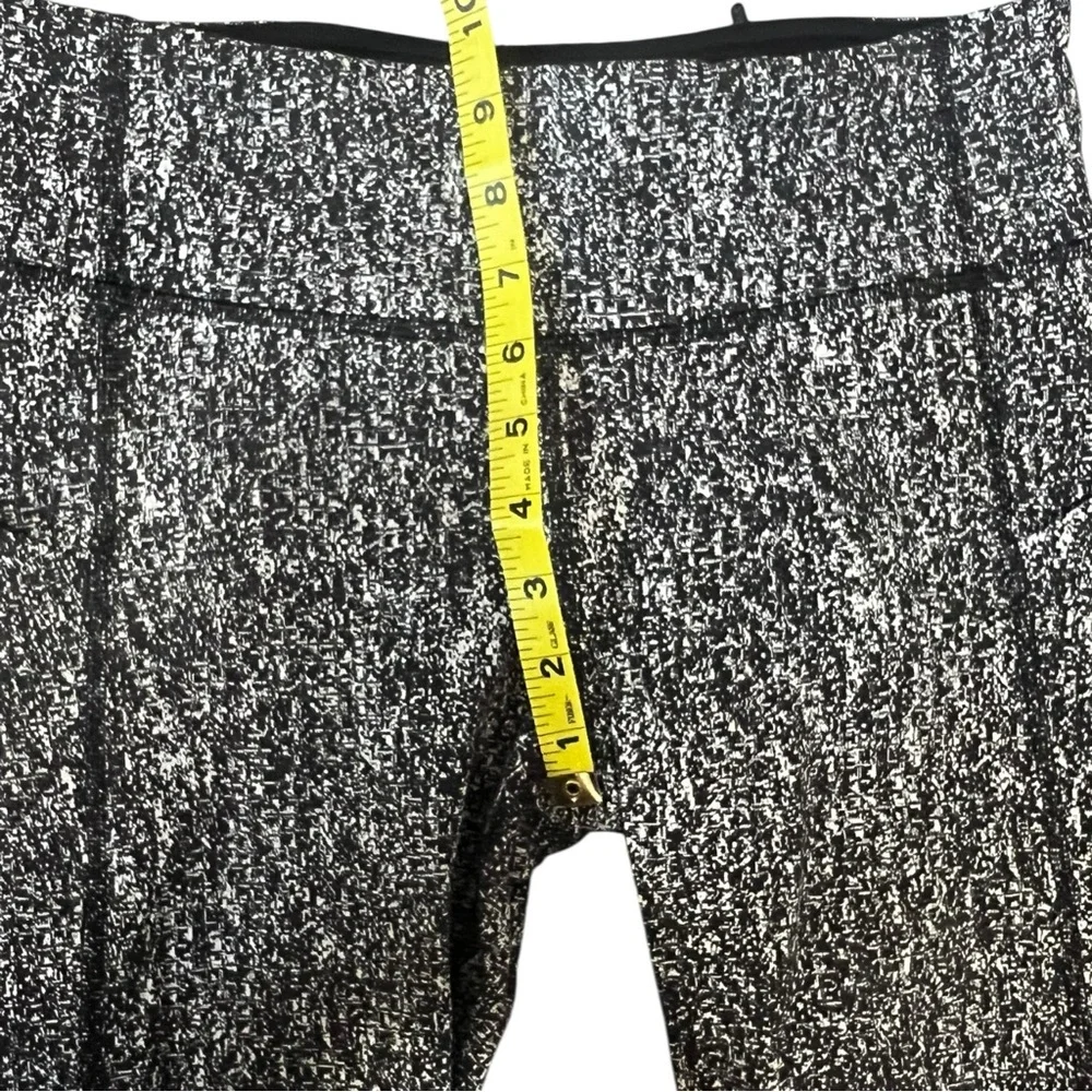 Lululemon Athletica Black Capri Leggings EUC 6 - Picture 4 of 6